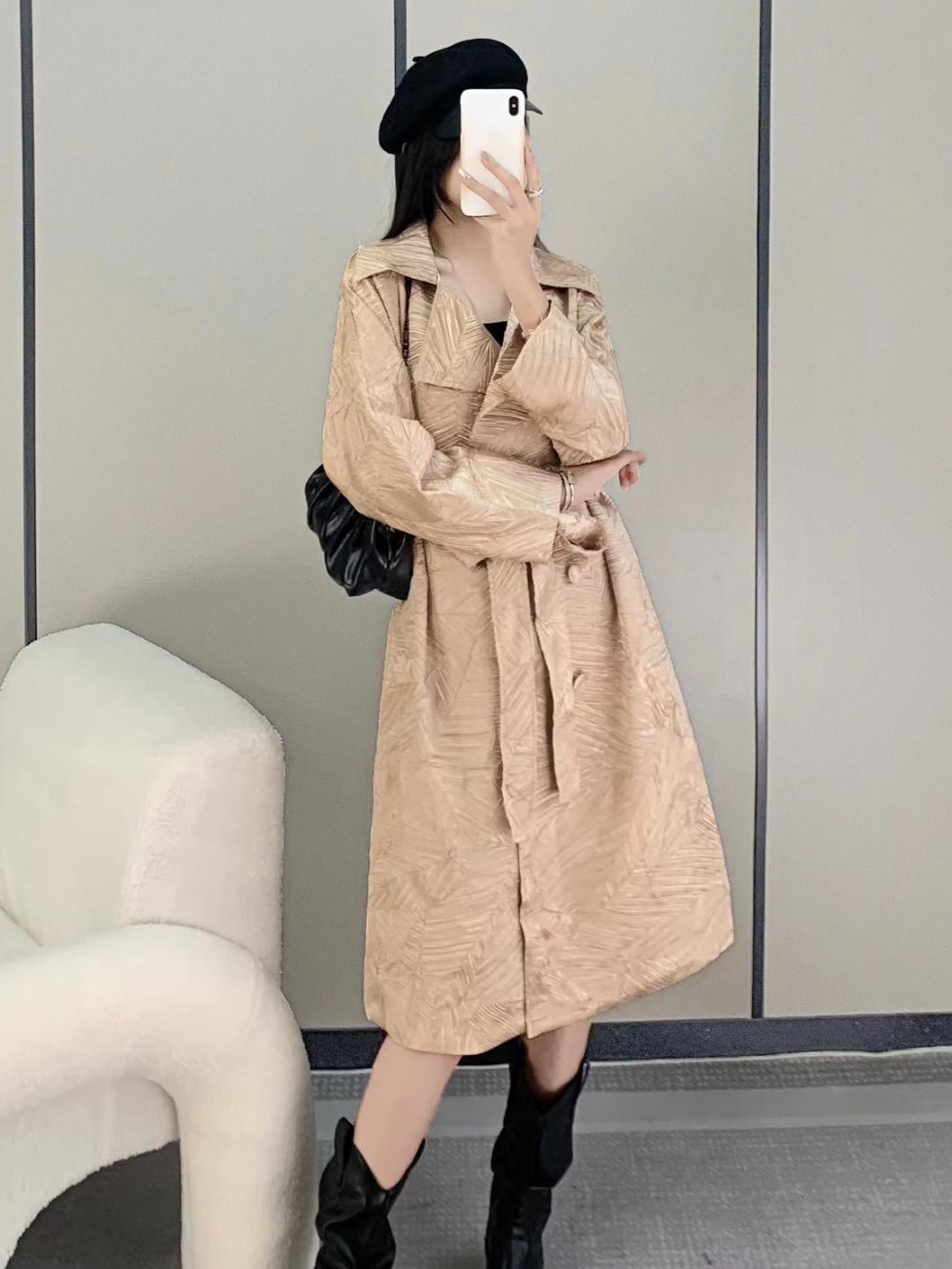 Picture of Elegant windbreaker coat women's 2024 autumn new noble fashion temperament single-breasted lace-up long coat