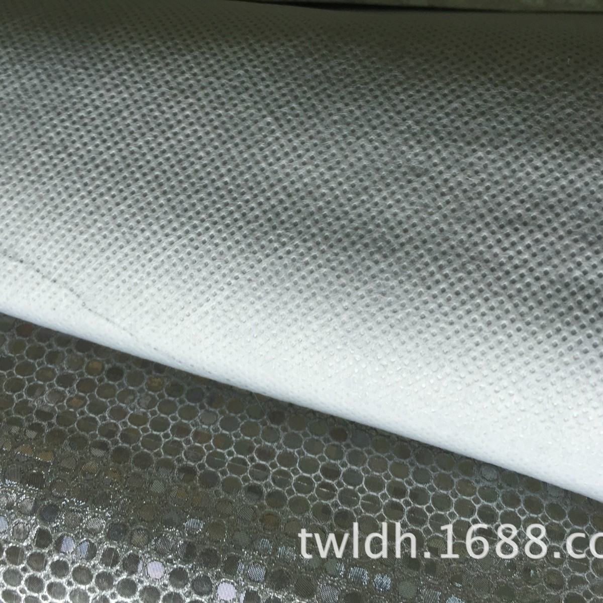 Picture of Shenzhen Aluminum Foil Composite Materials Supply Non-Woven Composite Aluminum Film Materials (Image) Antibacterial and Radiation-Proof Tents and Clothing