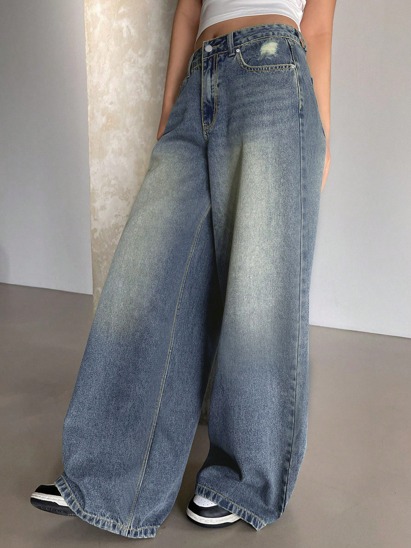 Picture of Cross-border foreign trade Amazon European and American water-washed blue wide-leg ultra-long floor-length jeans women's ripped loose casual pants