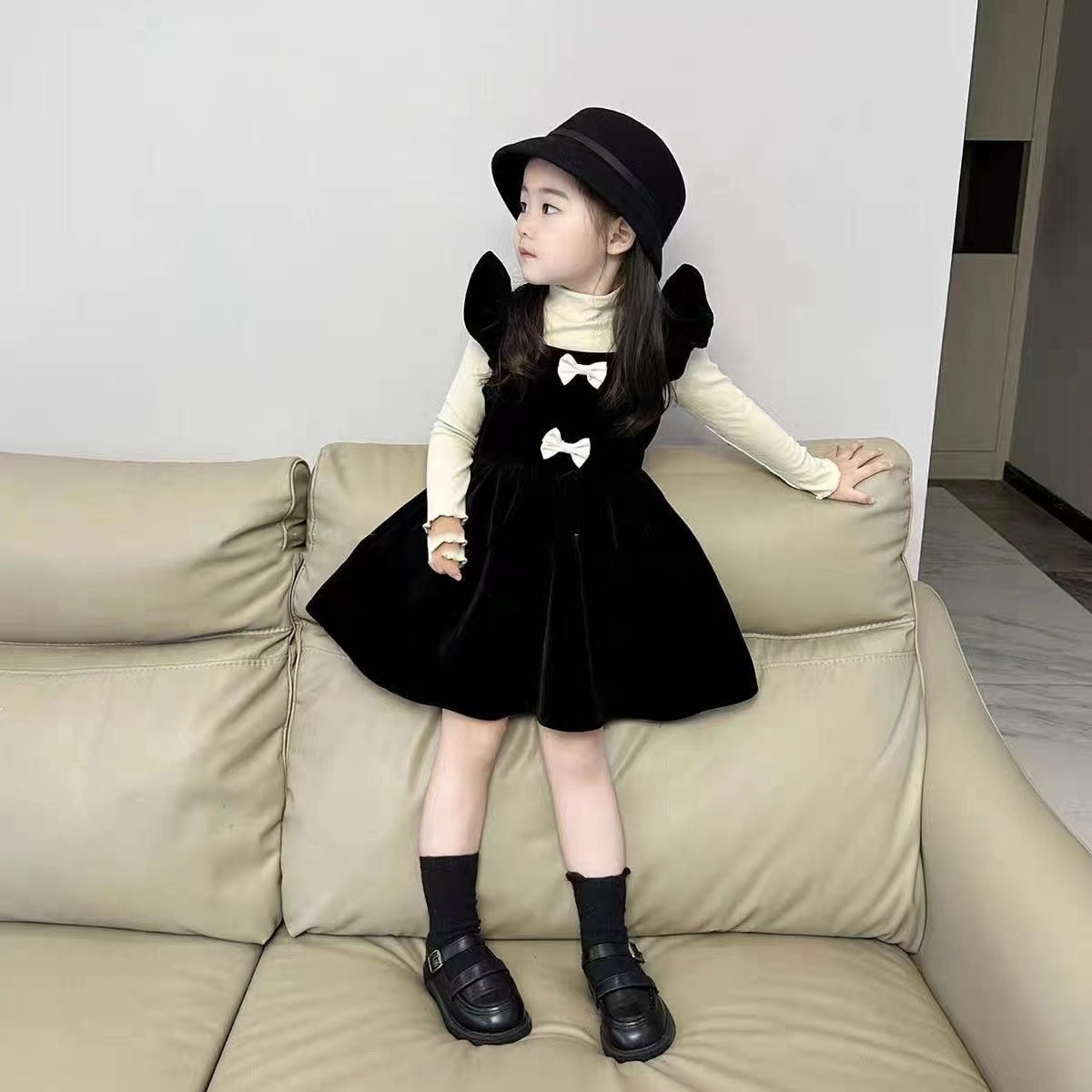 Picture of Plus thick velvet warm bottoming shirt + gold velvet small flying sleeves dress Korean style girls' Western style fried street two-piece suit
