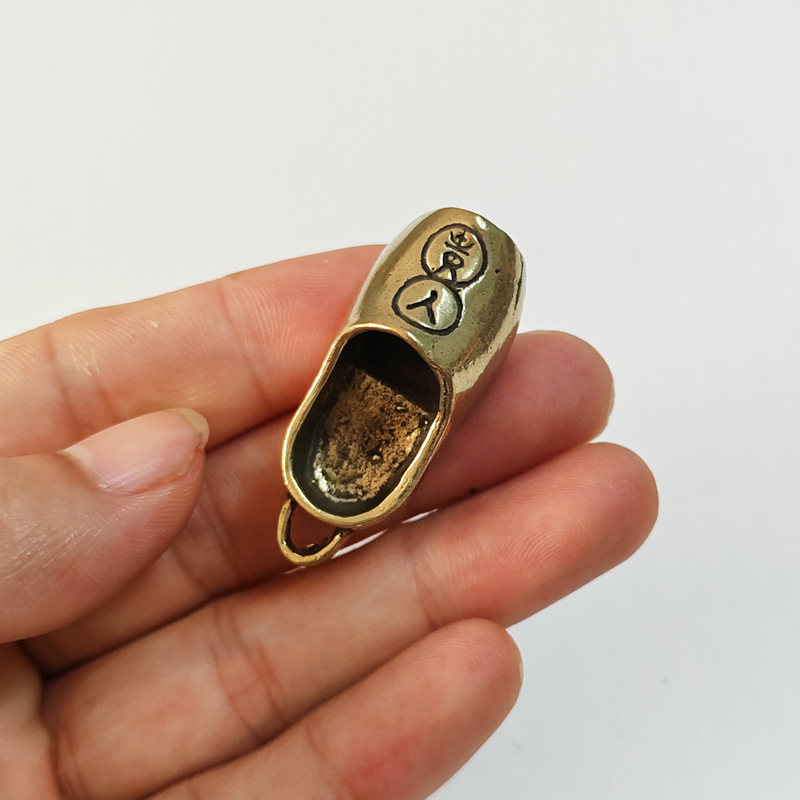 Brass noble shoes keychain pendant accessories necklace pendant pure copper happy lanyard pendant copper