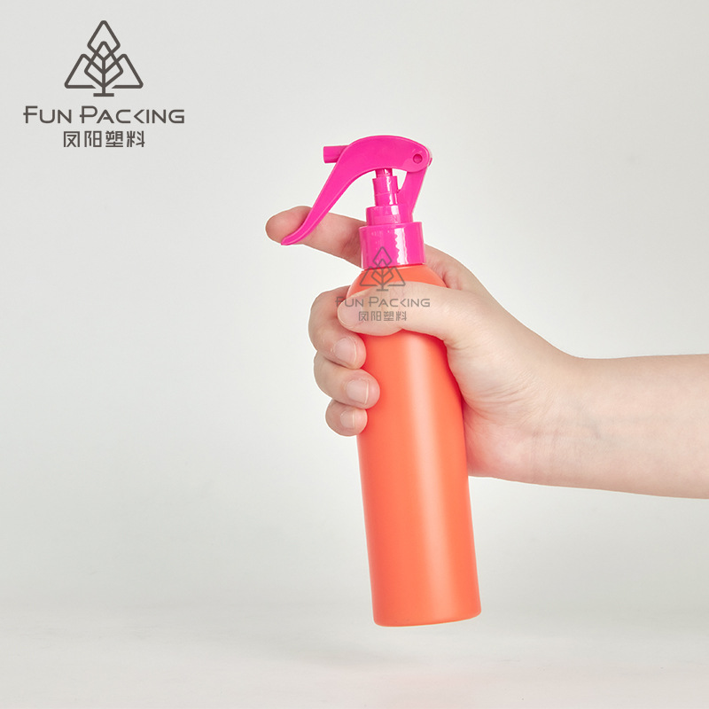 Picture of Pe Round Shoulder Cylindrical Spray Bottle 200m Disinfectant Alcohol Mouse Pump Spray Bottle Air Fragrance Deodorizing Bottle