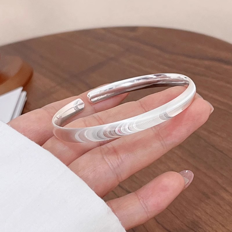 Picture of 9999 Sterling Silver Bracelet Female Cat's Eye Plain Ring Solid Opening Young High-end Sense Bracelet for Girlfriend Holiday Gift