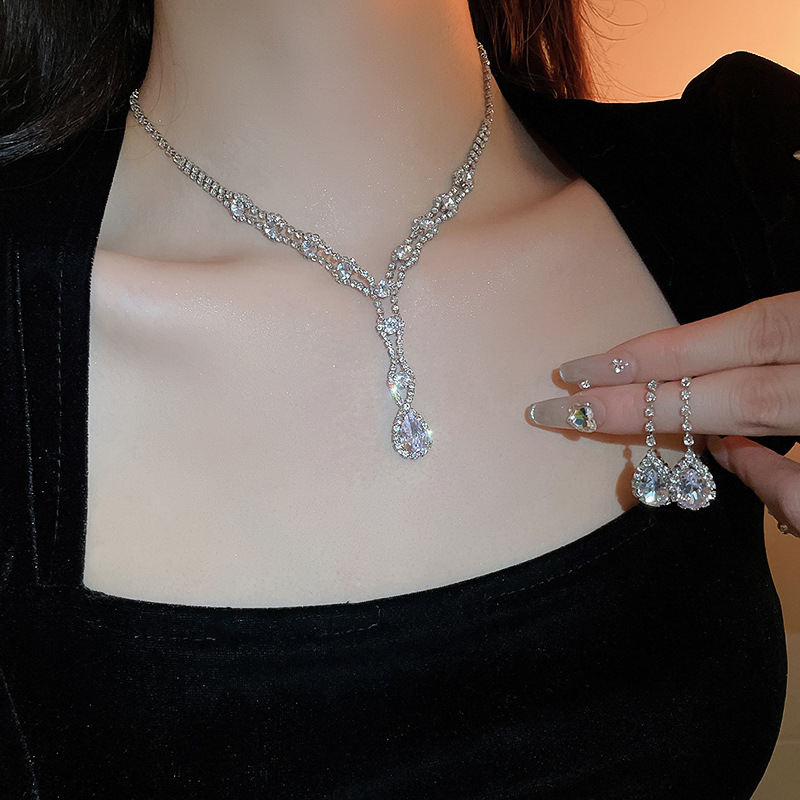 Picture of European and American light luxury high-end zircon jewelry suit necklace niche retro clavicle chain fashion Joker jewelry wholesale