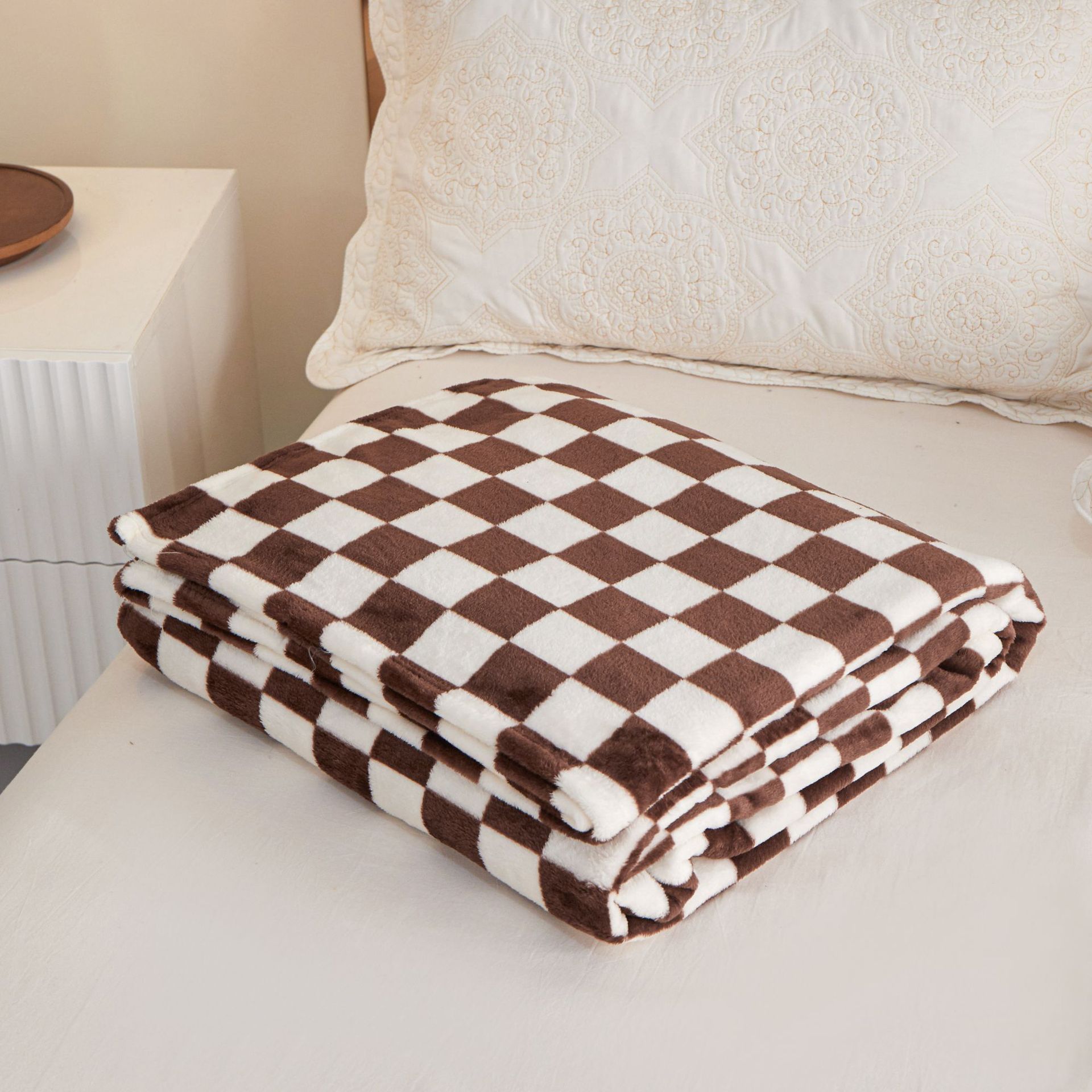 Picture of New Checkerboard Flannel Blanket Thickened Milk Blanket Coral Fleece Nap Blanket Foreign Trade Gift Blanket Wholesale
