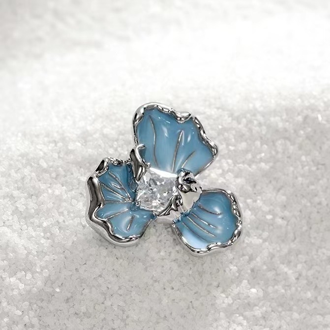 2024 new magnetic flower brooch atmospheric cute retro versatile high-end high quality brooch