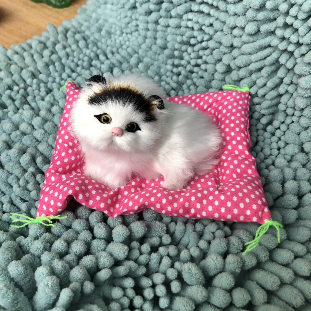 Picture of A simulated cat will call a sleeping cat cloth pad cat gift cat crafts toy car ornaments