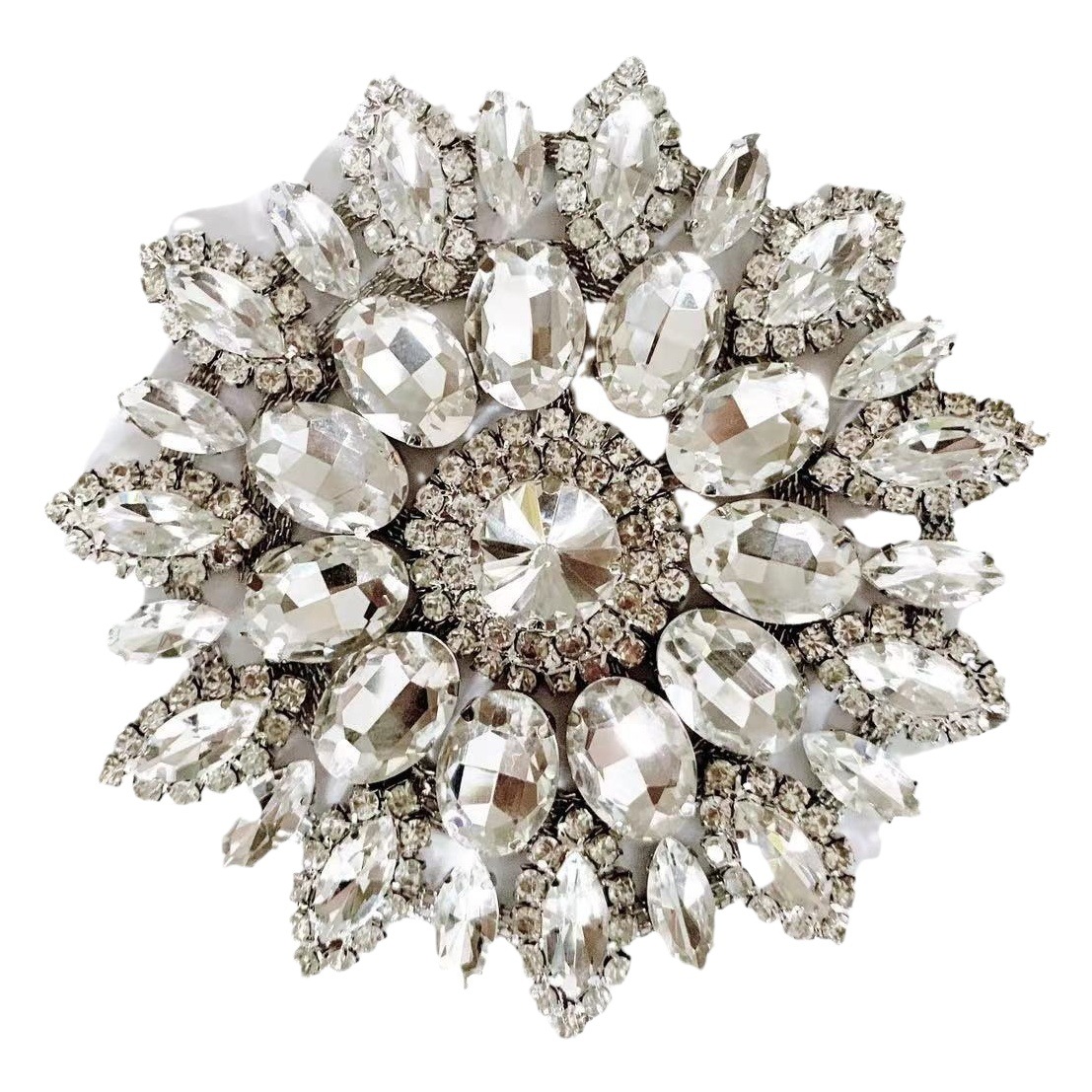Source manufacturers metal welding rhinestone sunflower jewelry DIY clothing accessories bags hat shoes accessories