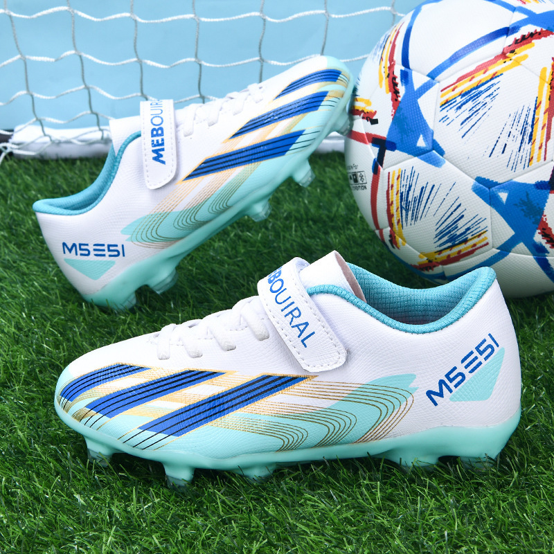 On behalf of the hair hook and loop football shoes boys girls students teenagers long nail broken nail artificial grass training shoes wholesale