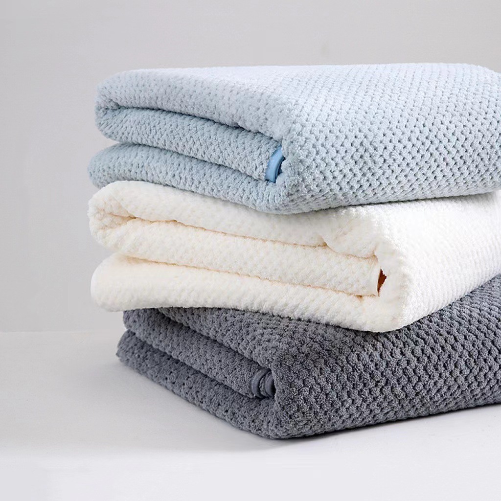 Picture of Pineapple Big Bath Towel Face Towel Coral Fleece Bath Towel Three-Piece Set Thickened Cotton Soft Quick-Drying Beach Towel