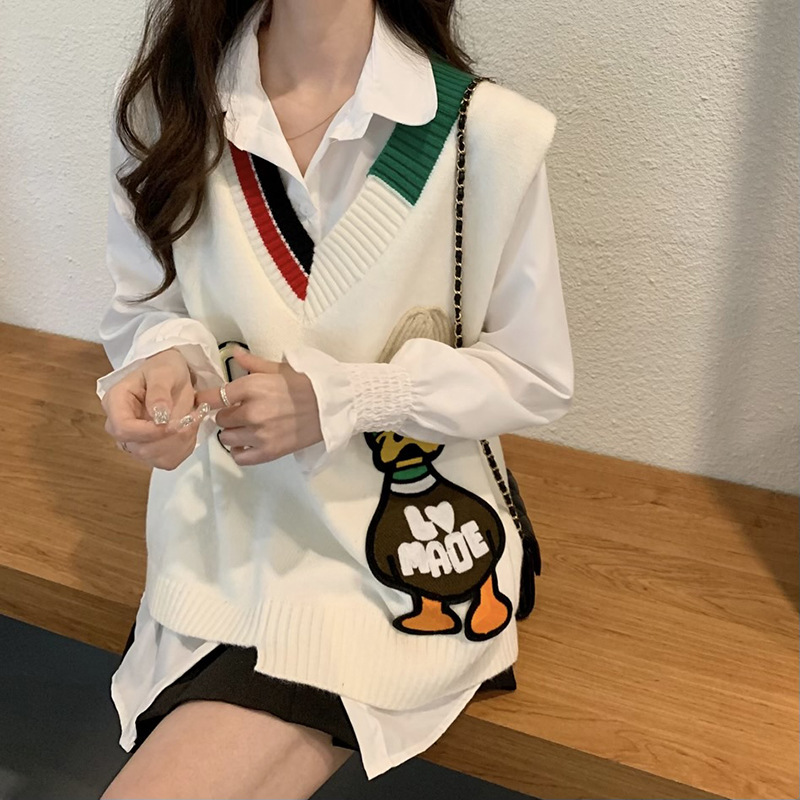 Picture of Knitted Vest Women's Sleeveless Vest Spring and Autumn 2024 New Design Sense V-Neck Contrast Color Loose Stacked Top