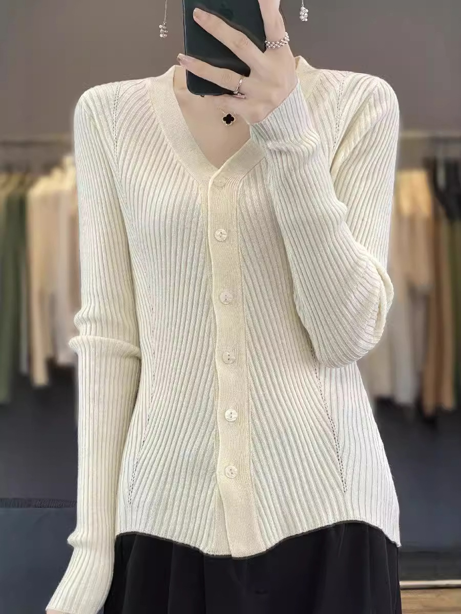 2024 Autumn and Winter New V-neck Knitted Cardigan Women's Long-sleeved Sweater Outer Solid Color Design Sense Fashion Top All-match