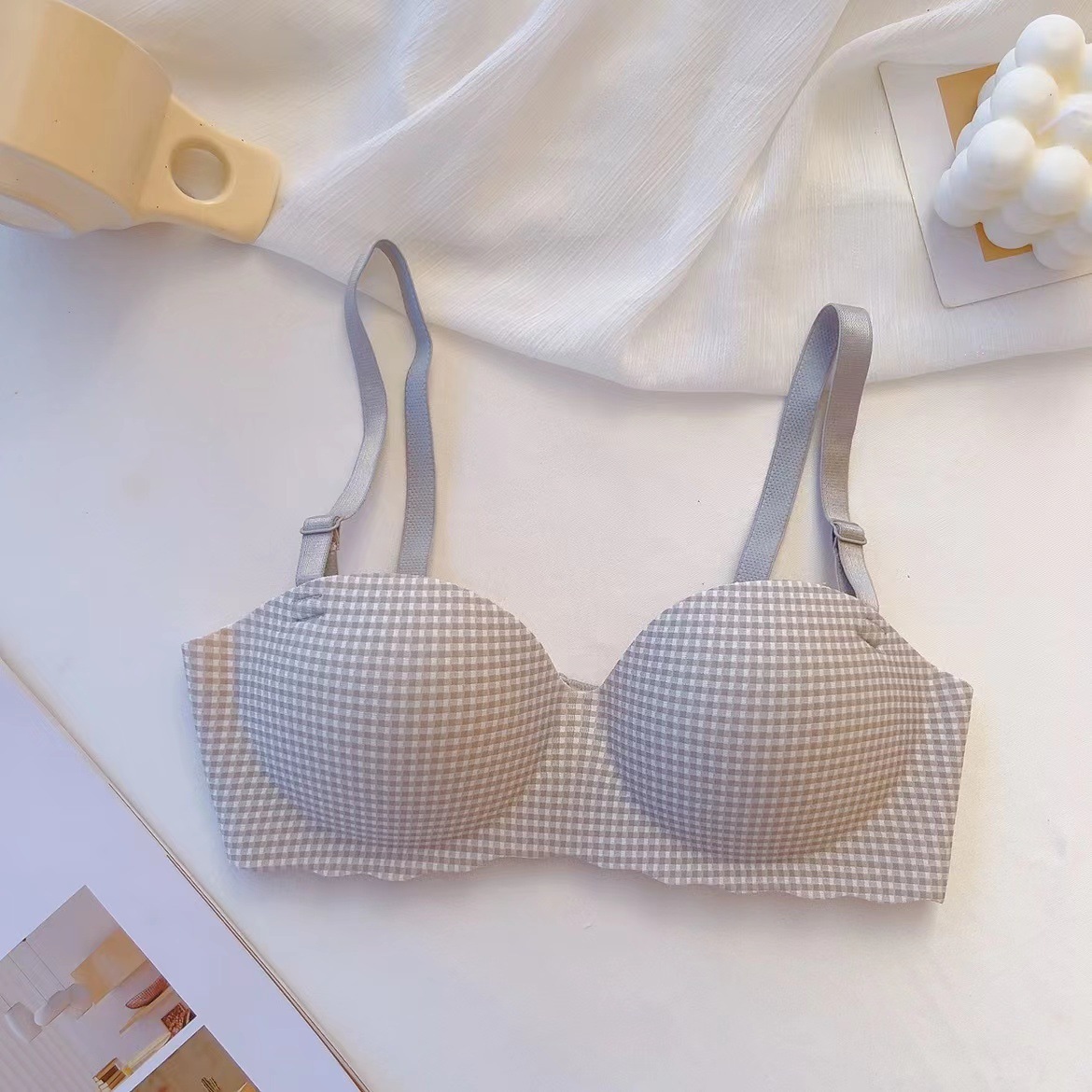Picture of Half cup Plaid girl underwear one piece Palm Cup seamless small chest gathered wireless bra student bra