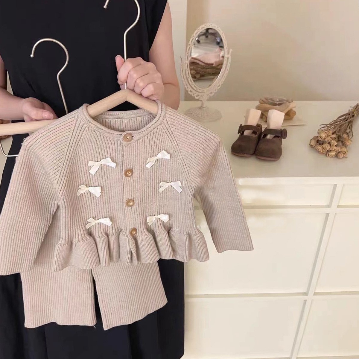 Picture of Korean version of children's clothing autumn and winter foreign style new girls retro temperament fashion solid color knitted sweater wool pants suit fashion