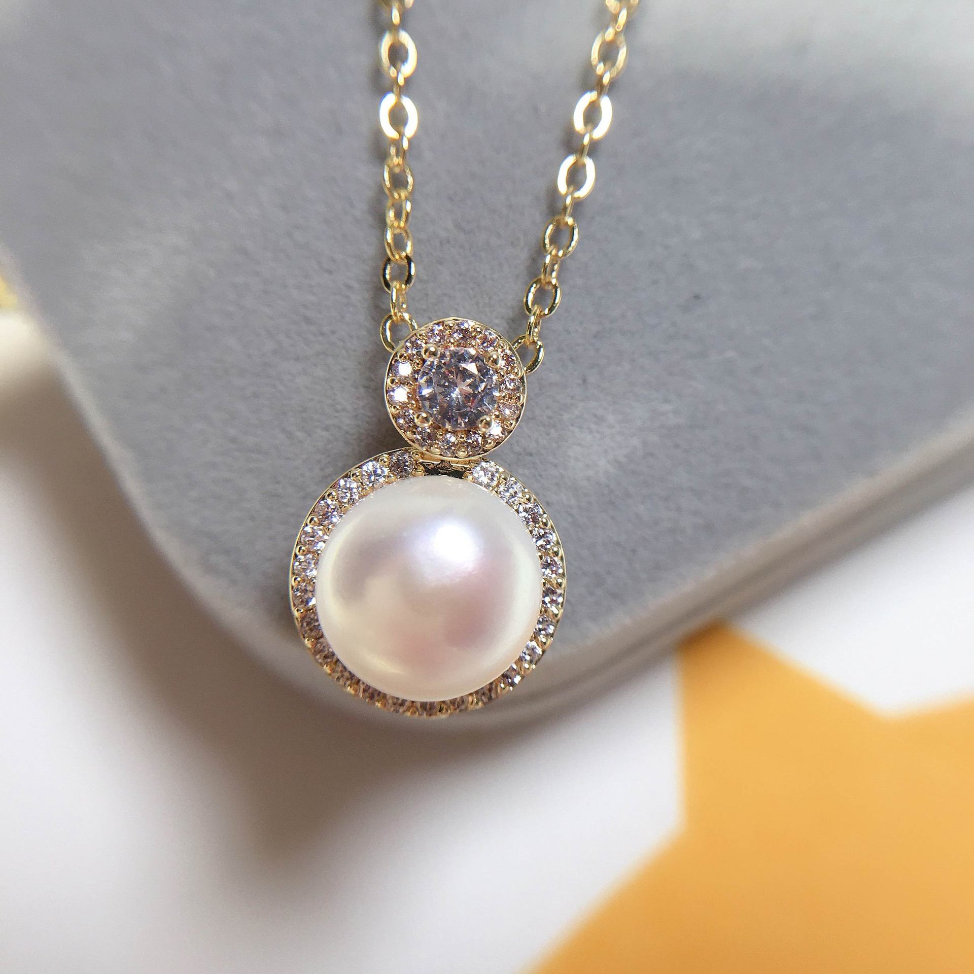Picture of New Boutique 18K Gold Craft Princess Zircon Natural Freshwater Pearl Necklace Round Pearl Pendant
