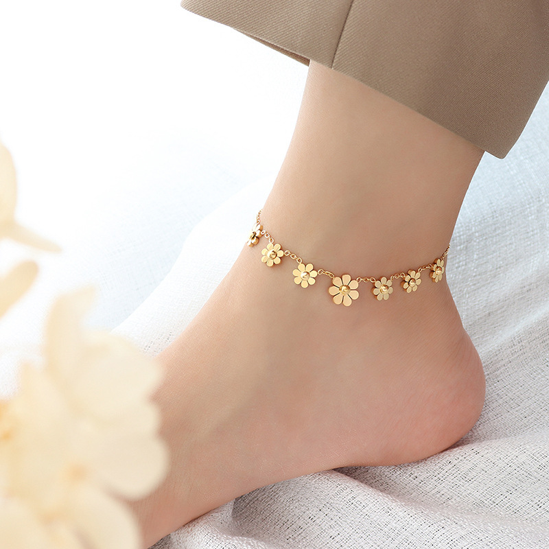 Japanese and Korean ins Wind-heated Daisy Petal Anklet All-match Jewelry Chain Titanium Steel Plated 18K Gold Non-fading Anklet Jewelry