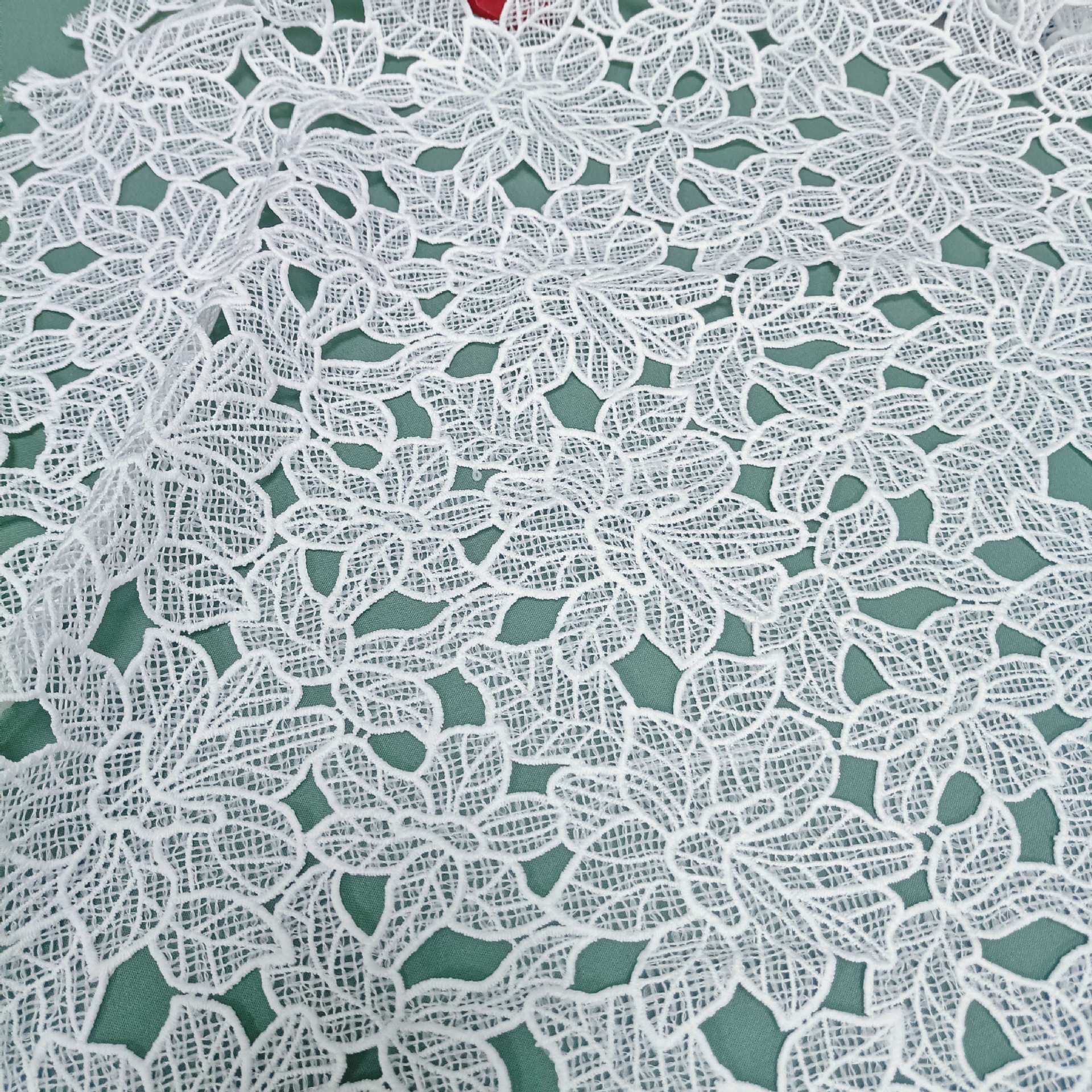 Picture of Three-dimensional Hollow Fabric Water-soluble White Embroidered Wedding Dress Classic Fashion Exquisite Large Flower Bag Wedding Gauze