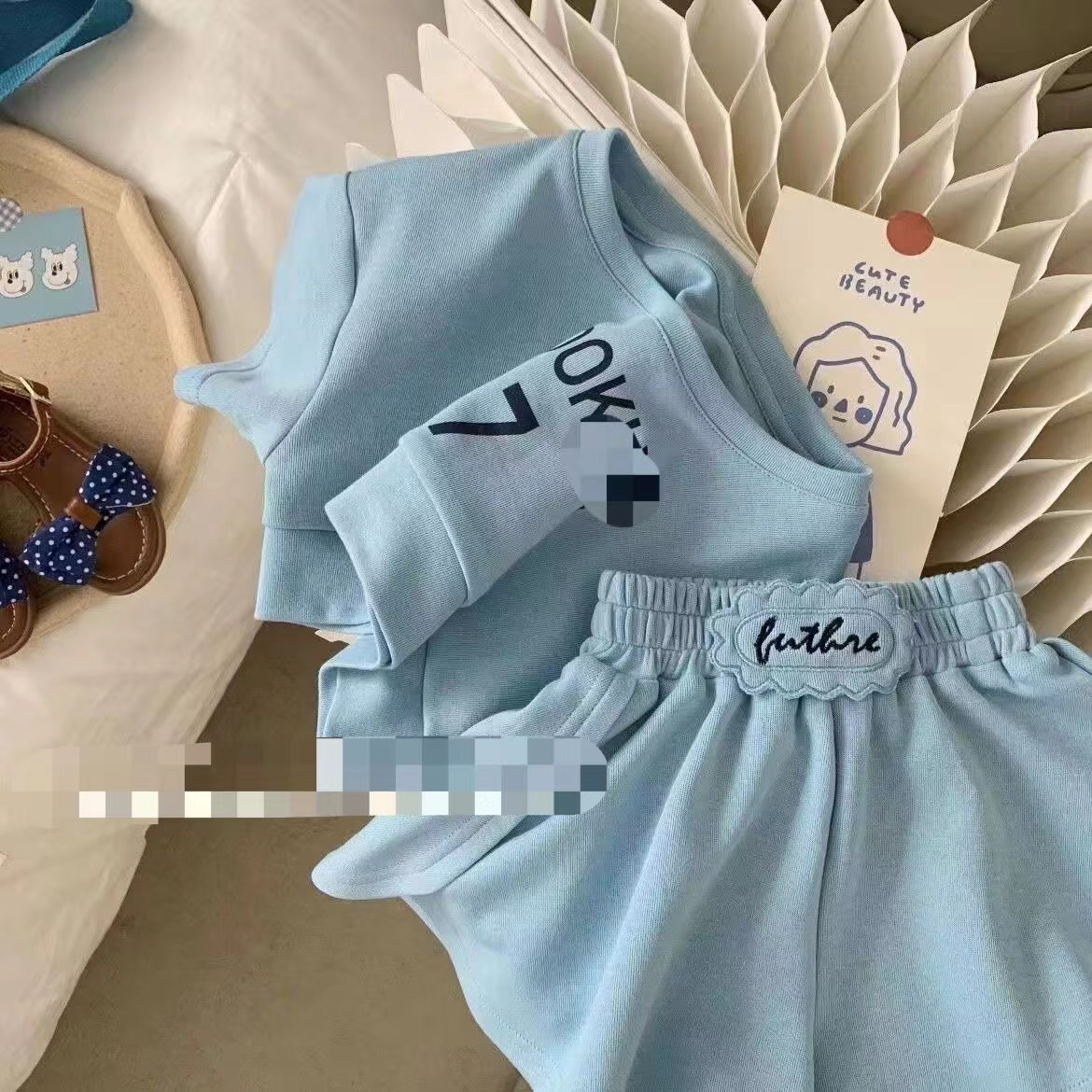 Picture of Girls Summer Suit 2025 New Korean Style Foreign Style Kidsren's Internet Celebrity Baby Short-Sleeved Shorts Two-Piece Set Trendy Kidsren's Clothing