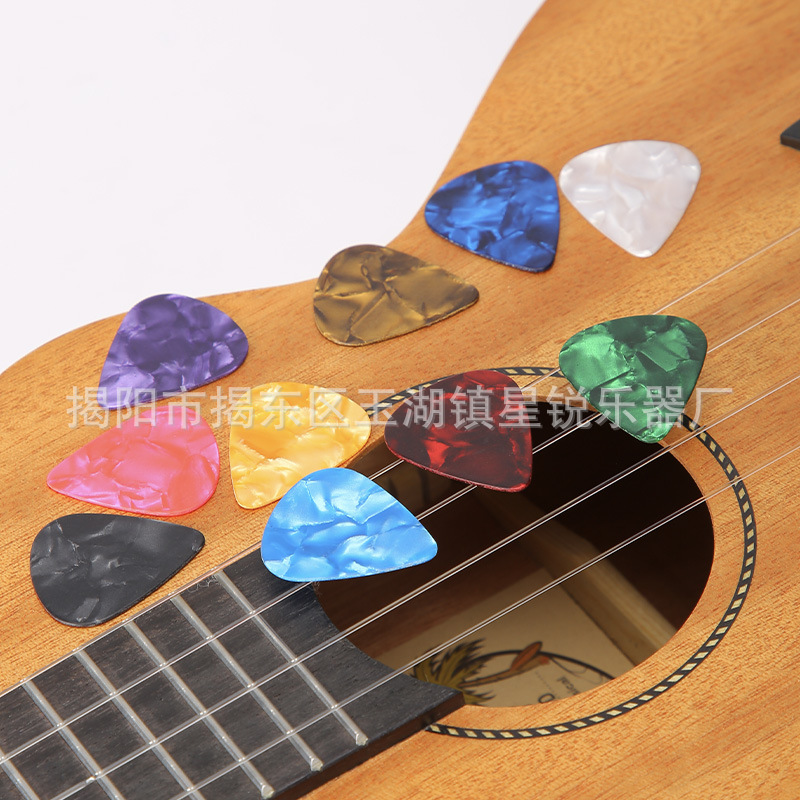 Picture of Guitar Picks 0.5 0.75 1mm Guitar Picks Guitar Picks Heart-Shaped Strumming Picks