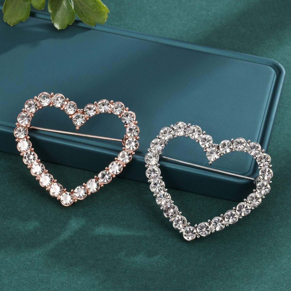 Korean-style simple versatile love diamond corsage women's elegant temperament corsage pin anti-light fixed clothing accessories