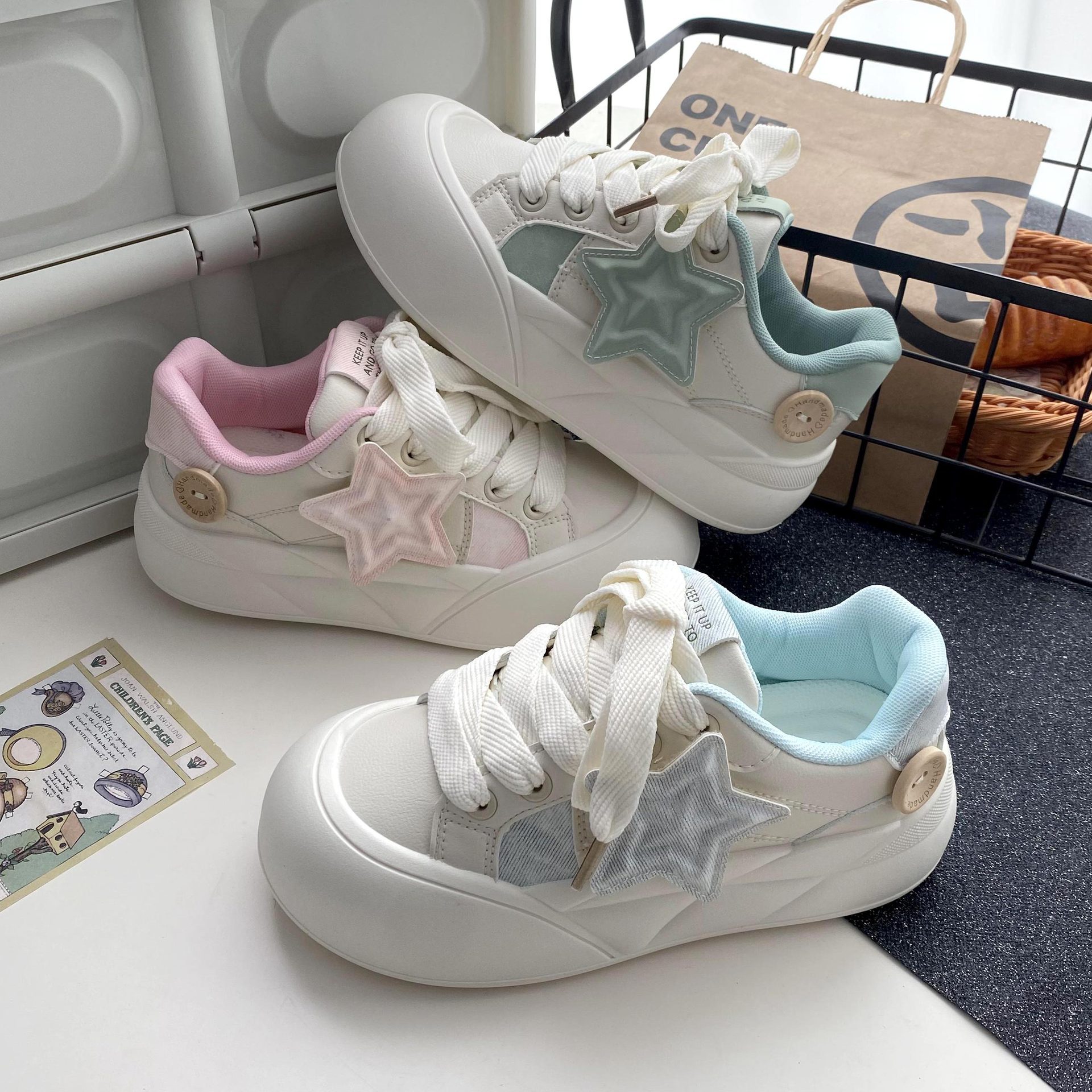 Girls' Board Shoes 2025 New Summer White Shoes Women's Cute Thick-soled Casual Star Big Head Bread Shoes sneaker