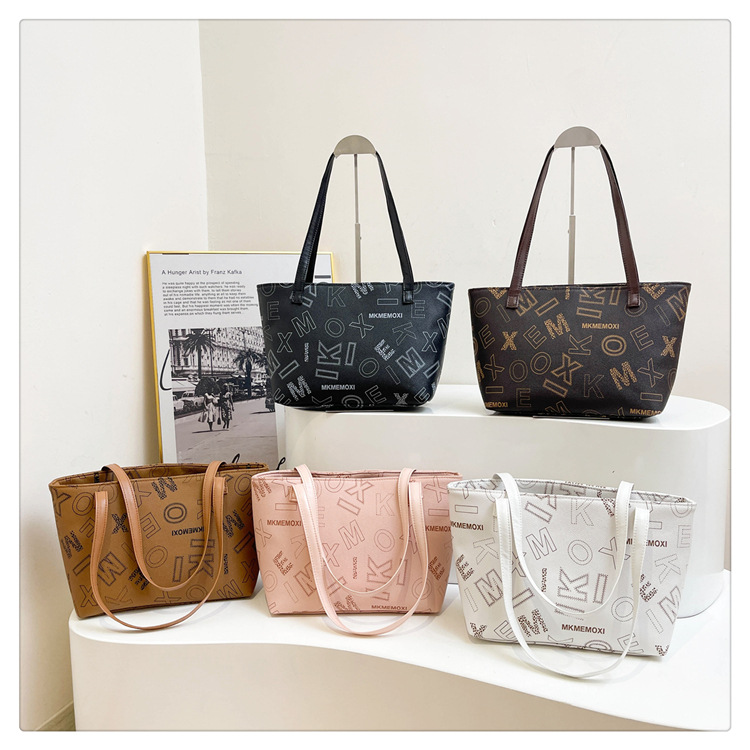 Picture of Vintage Fashion Casual Bag Women's 2024 Autumn New Large Capacity Tote Bag Stylish Commuter Portable Crossbody Bag