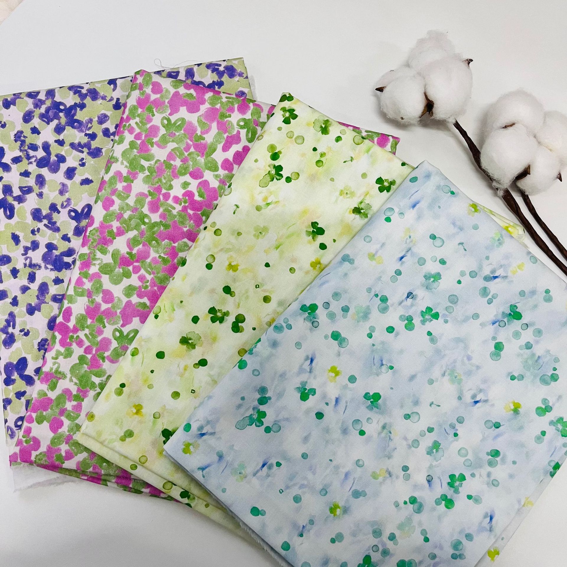 100% Cotton 60-Count Digitally Printed Fabric with Small Floral Patterns for Bags, Home Wear, Dresses, and Shirts