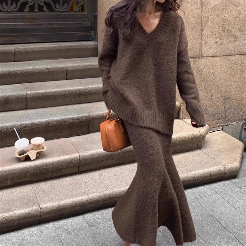 French Style Lazy V-neck Pullover Sweater Knitwear Women's 2024 Autumn and Winter Top Fishtail Skirt Two-piece Set