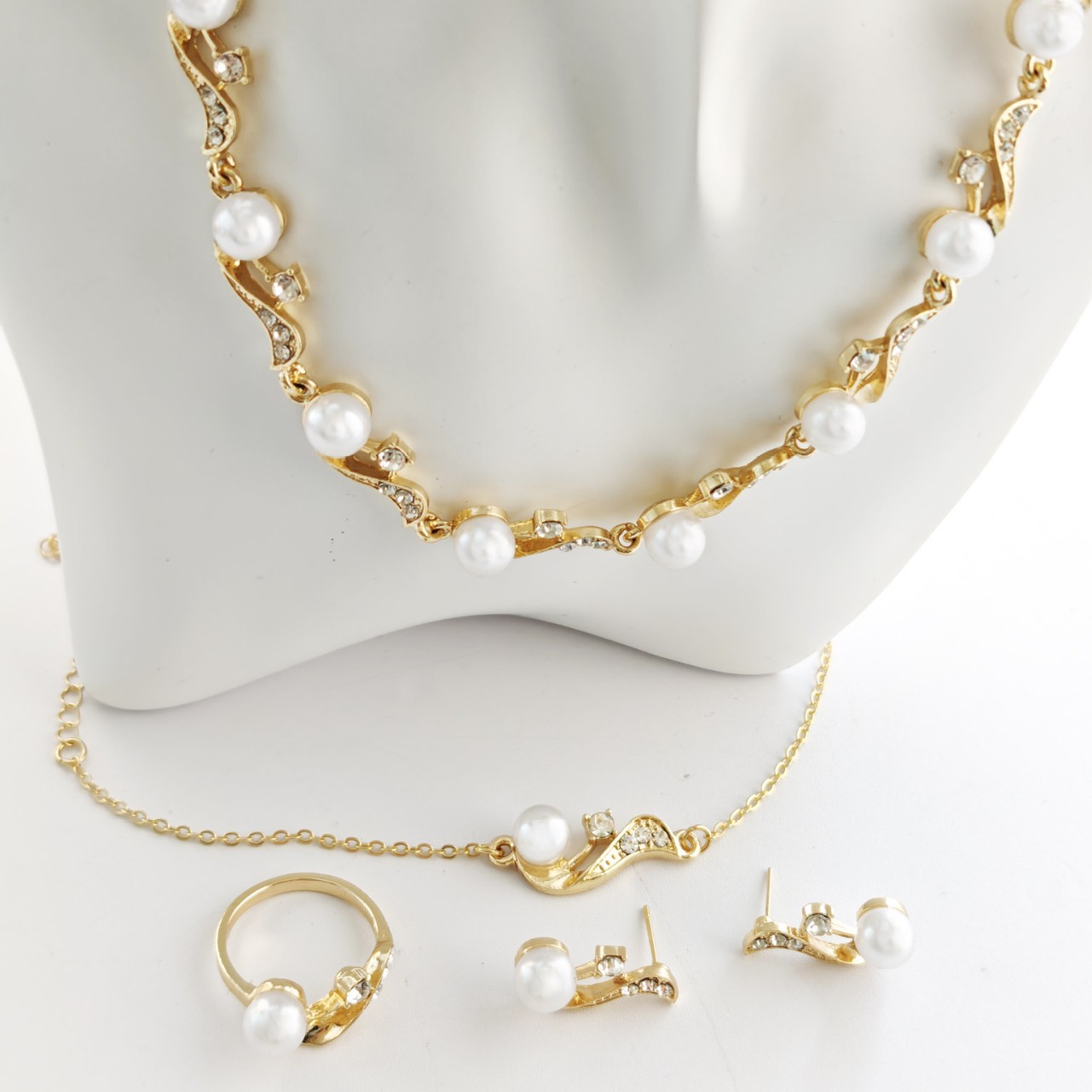 Picture of Cross-Border Hot Selling European and American Fashion Light Luxury Bohemian Style Irregular Pearl Earrings Necklace Necklace Set