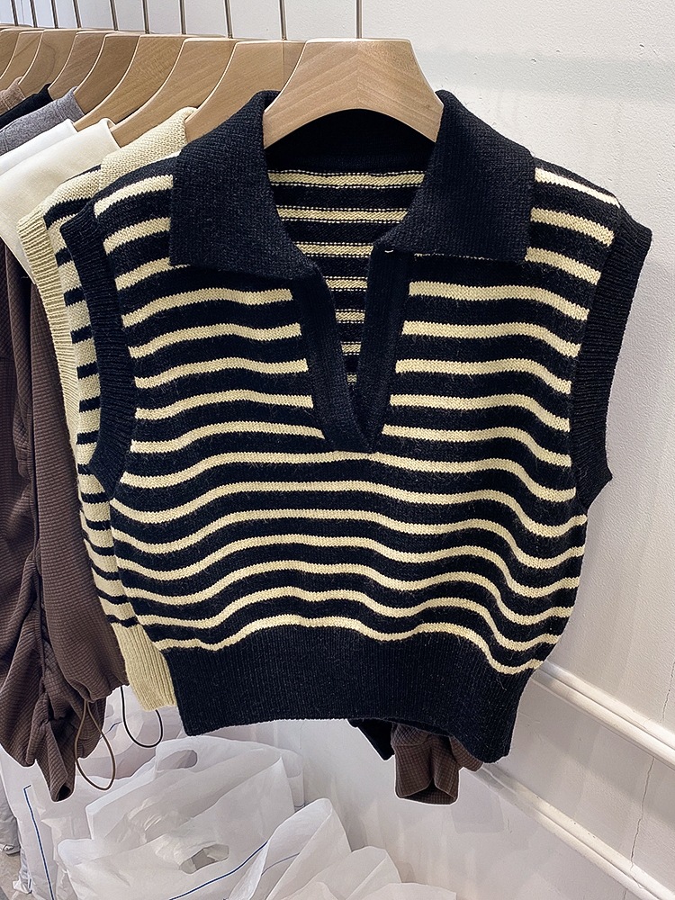 Picture of Retro Hong Kong Style Stripesd Knitted Vest for Women in Autumn and Winter New Style Lapel Sleeveless Waistcoat Vest Outer Wear