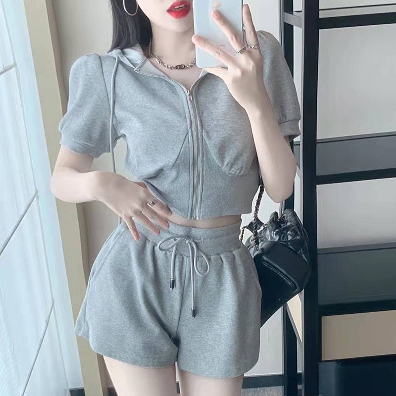 Sports and leisure suit women's spring and summer 2024 new salt style fried street sweater shorts thin fashion age-reducing two-piece suit