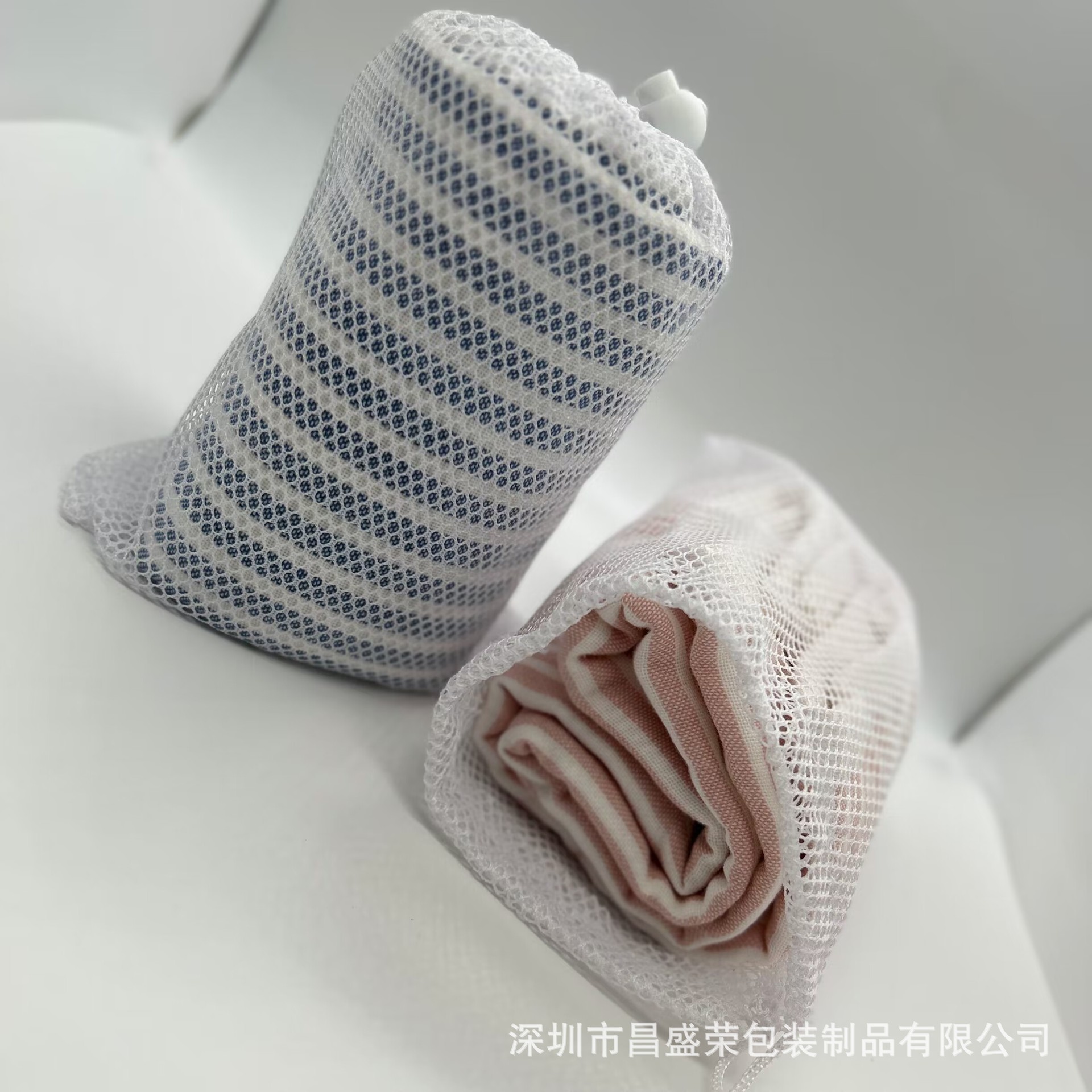 Manufacturers sports towel packaging drawstring mesh bag toy storage black and white polyester mesh girdle bag thickened