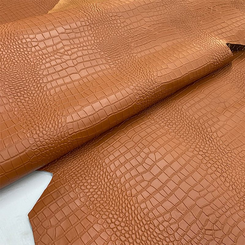 The first layer of yellow cattle leather crocodile embossed cowhide leather luggage leather hand book leather handmade DIY cow leather 1.8 thick