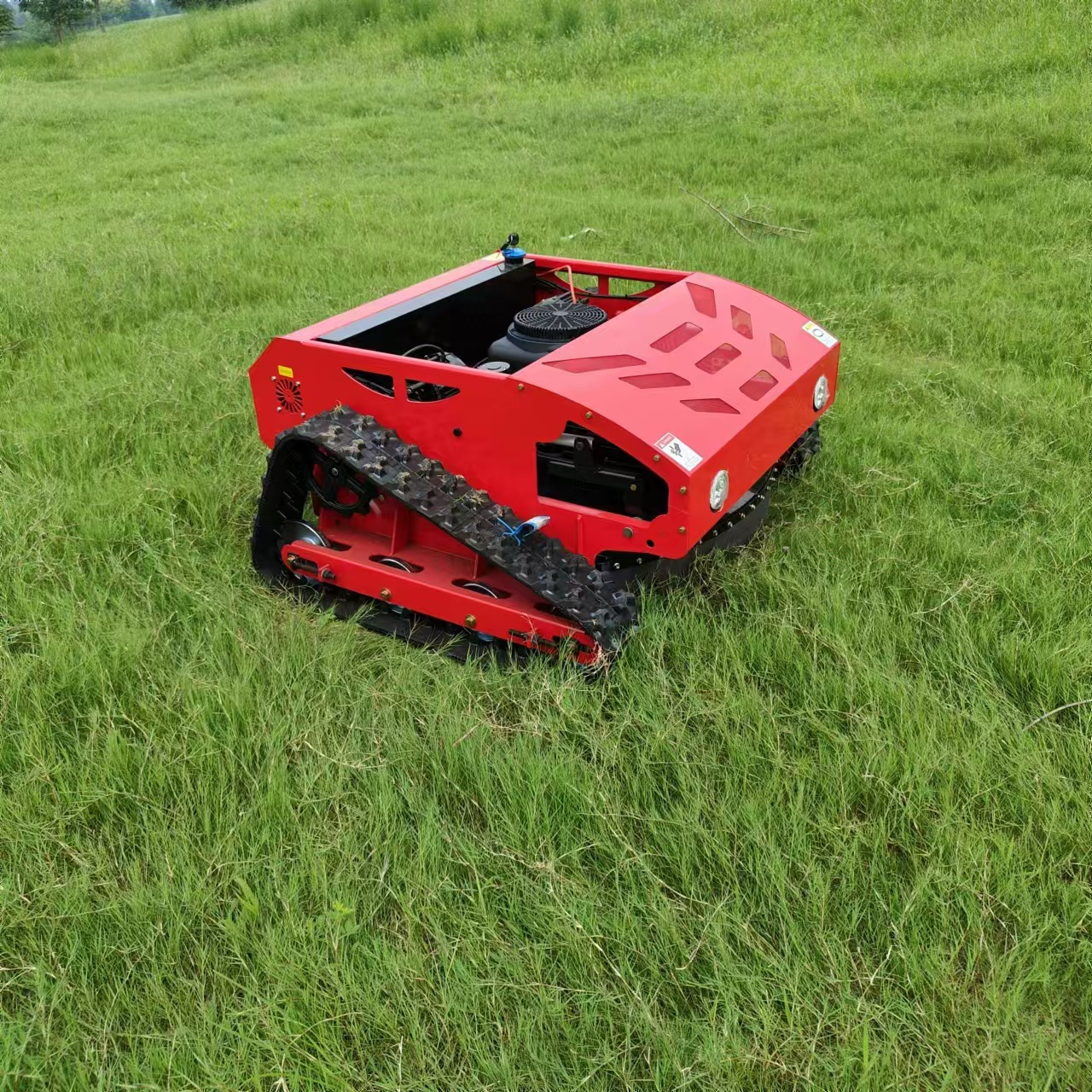 Source manufacturer's new crawler remote control lawn mower HT800 multi-type lawn mower lawn mower