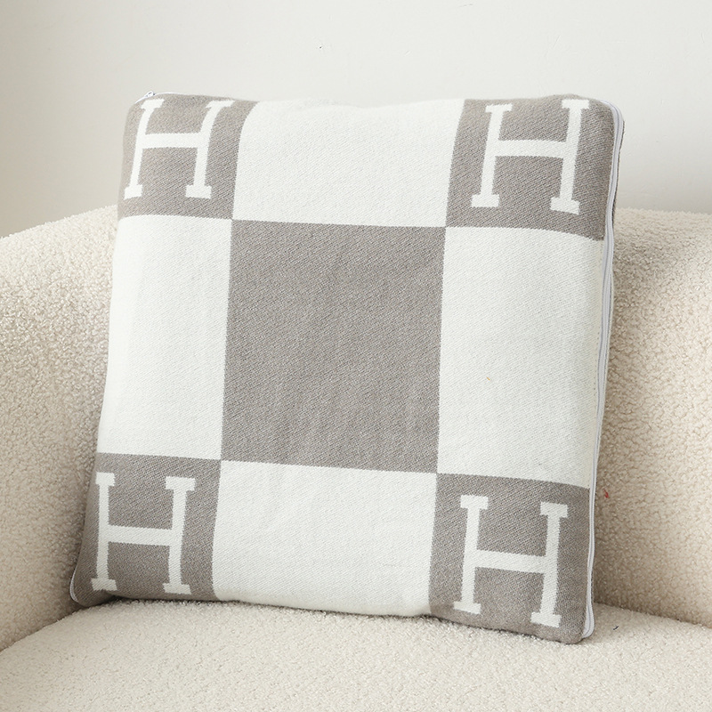 Picture of Cross-Border Amazon Fleece Blanket Single Blanket Air Conditioning Blanket Sofa Cover Blanket Nap Blanket H Letter Aviation Flight Blanket
