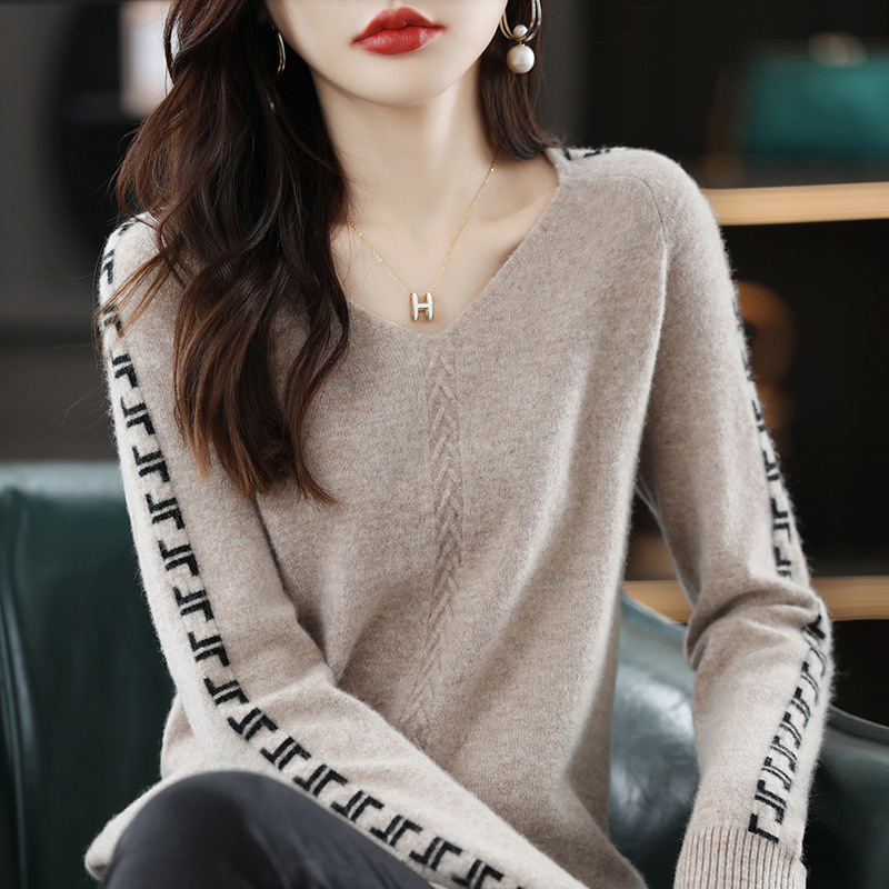 2025 New Autumn and Winter Women's V Neck Knitwear Knitwear Fashionable Versatile Loose Pullover Long-Sleeved Bottoming Shirt Top