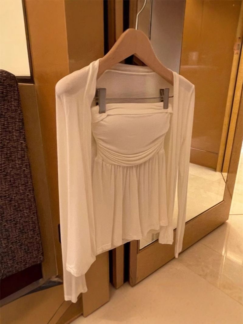Picture of South Korea's Dongdaemun New Style Thin Slightly See-Through Long-Sleeved Sun Protection Cardigan Jacket Slim Mo Chest Two-Piece Set for Women