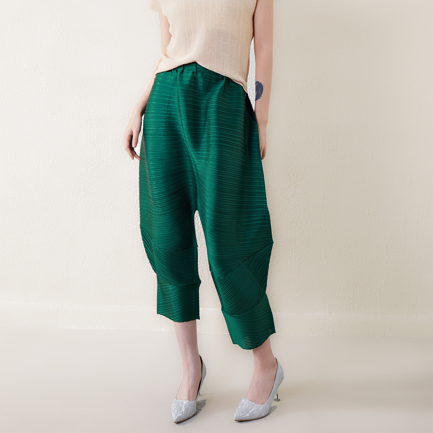 Japanese Style Counter Same Style Pleated Pants Summer New Niche Design Heterosexual Pants High Waist Small Feet Three-Quarter Pants Thin