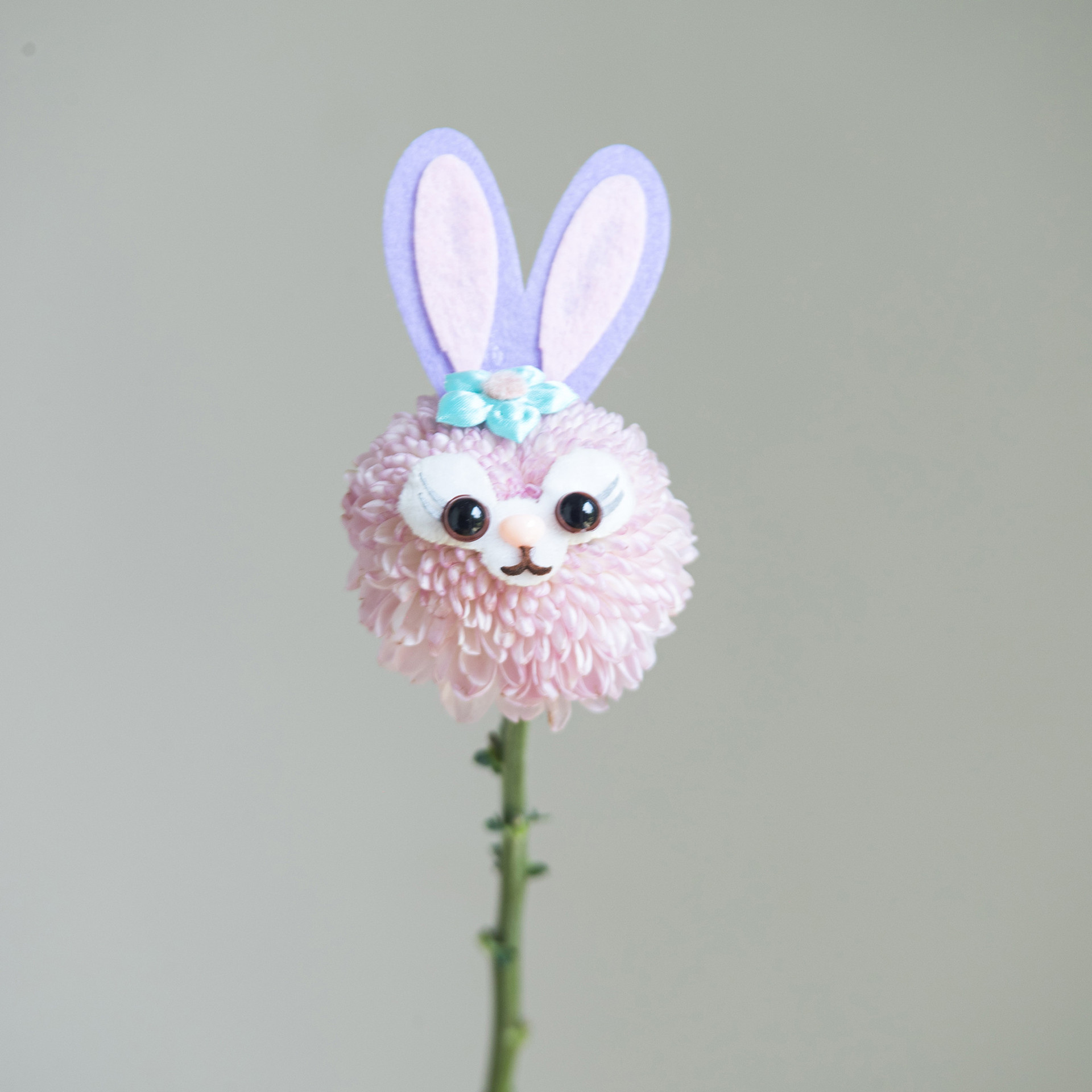 New ping pong chrysanthemum cartoon bouquet material package suit smiley face DIY bouquet flowers purple rabbit and pink Belle