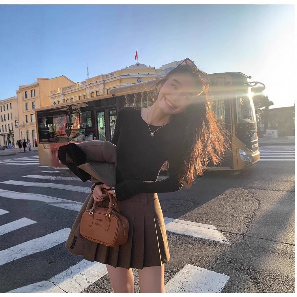 Picture of Autumn new solid color slimming long-sleeve T-shirt for women, versatile Korean style hot girl outfit, base layer top, women's trend