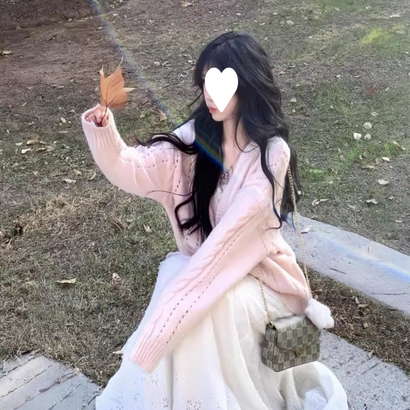 Picture of Peach pink tea break V-neck sweater slimming cardigan woman early spring loose lazy soft glutinous twist knitted sweater