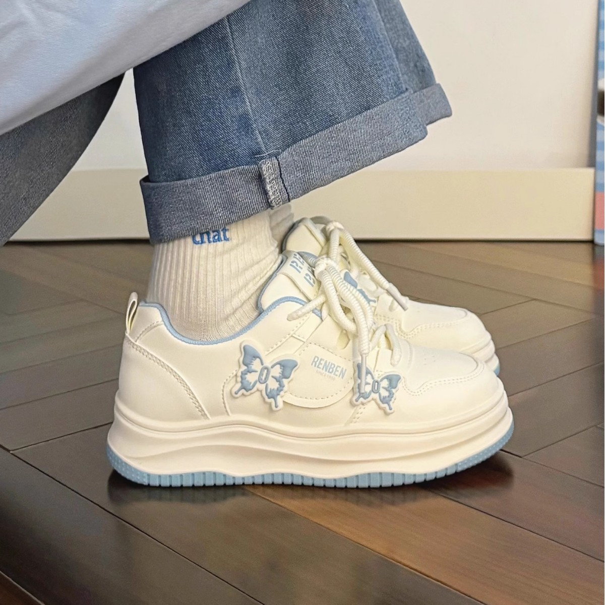 Picture of Girls' shoes, butterfly casual board shoes, 2025 autumn new children's sneakers, thick-soled, versatile white shoes, fashion