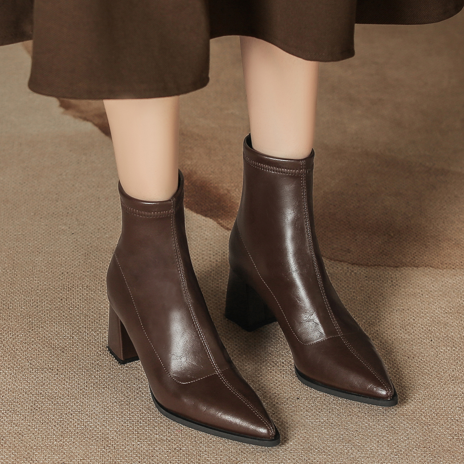 Autumn and Winter Thick Heel Single Boots Mid-Barrel Thin Boots Women's Slimming Rear Zipper Black Pointed Low-Barrel Leather Boots Women's High Heel