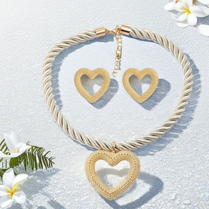 Cross-Border Exaggerated Love Alloy Set Simple and Fashionable Heart-Shaped Necklace Earrings Decoration Rope Pendant Jewelry