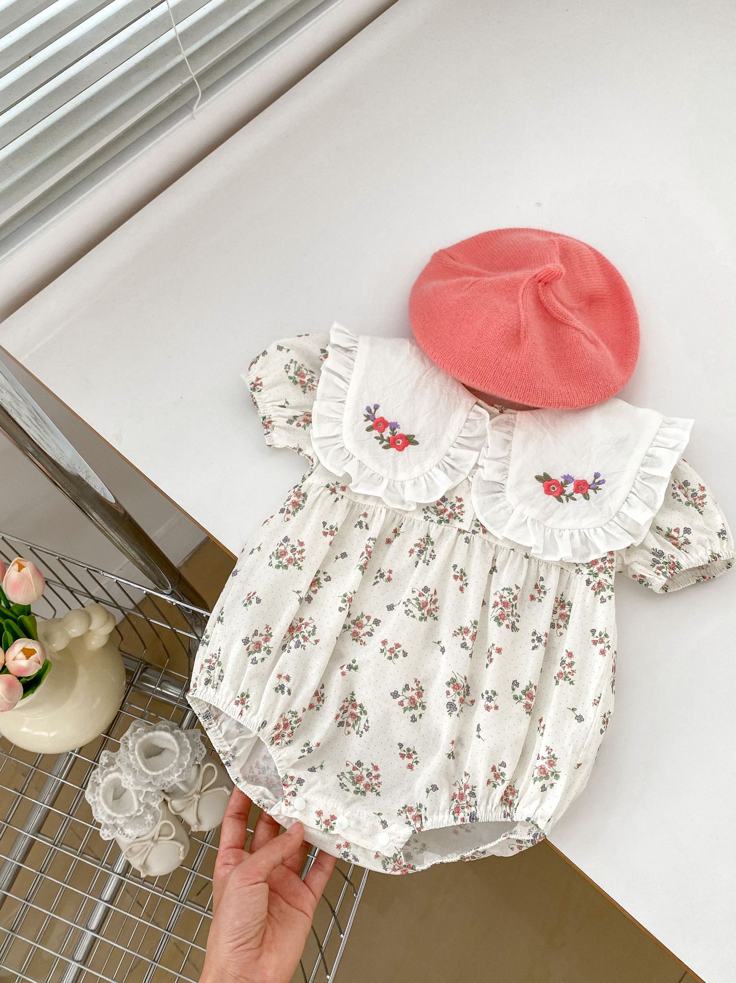 Picture of 2025 Western Style Baby Summer Jumpsuit Floral Triangle Hoodie Embroidered Large Lapel Short-Sleeved Baby Girl