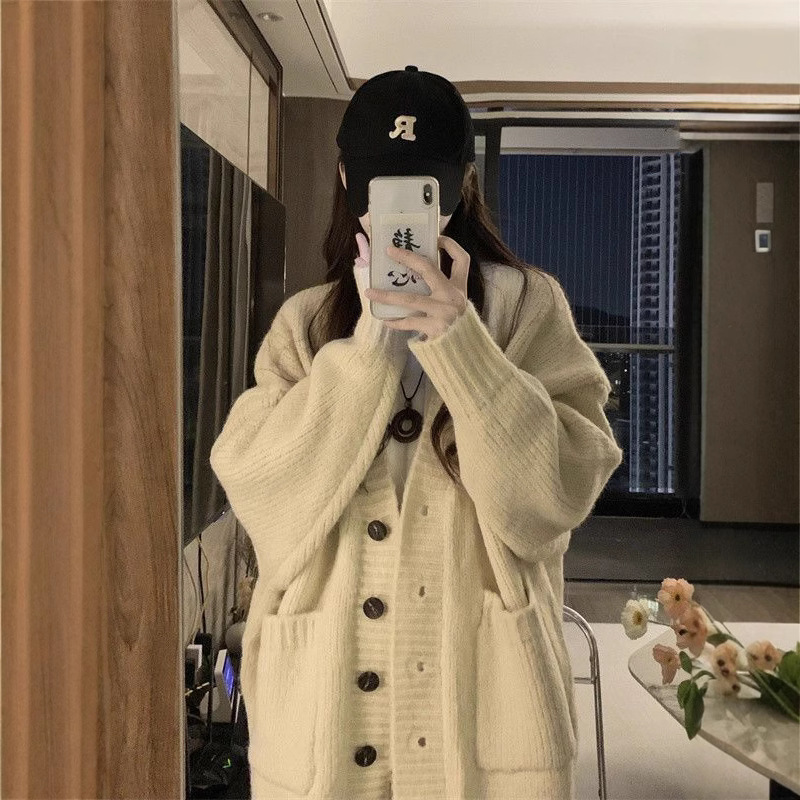 Autumn and Winter Loose Retro Hong Kong Style Milk Apricot Thickened Warm V-neck Lazy Style All-match Sweater Cardigan Knitted Jacket