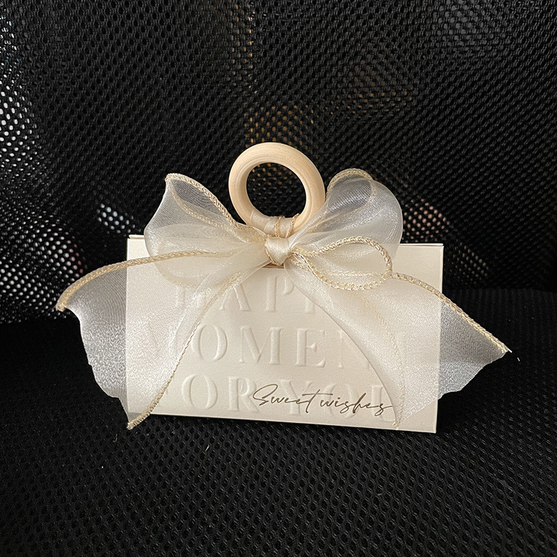 Picture of Light luxury champagne hand-held triangle wedding candy box wooden ring hand gift box wedding candy box wholesale