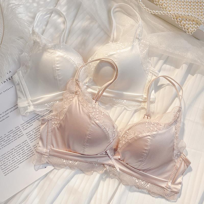 Seamless satin underwear women's small chest big Pure want to gather without steel ring latex flat chest special bra beautiful back new