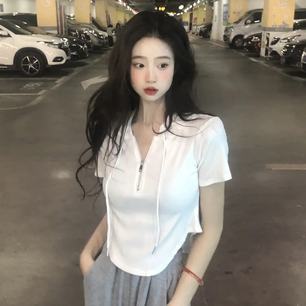 2024 Summer New Hooded White Short-sleeved T-shirt Women's Short Niche Design Sense Short-sleeved T-shirt Top Trendy