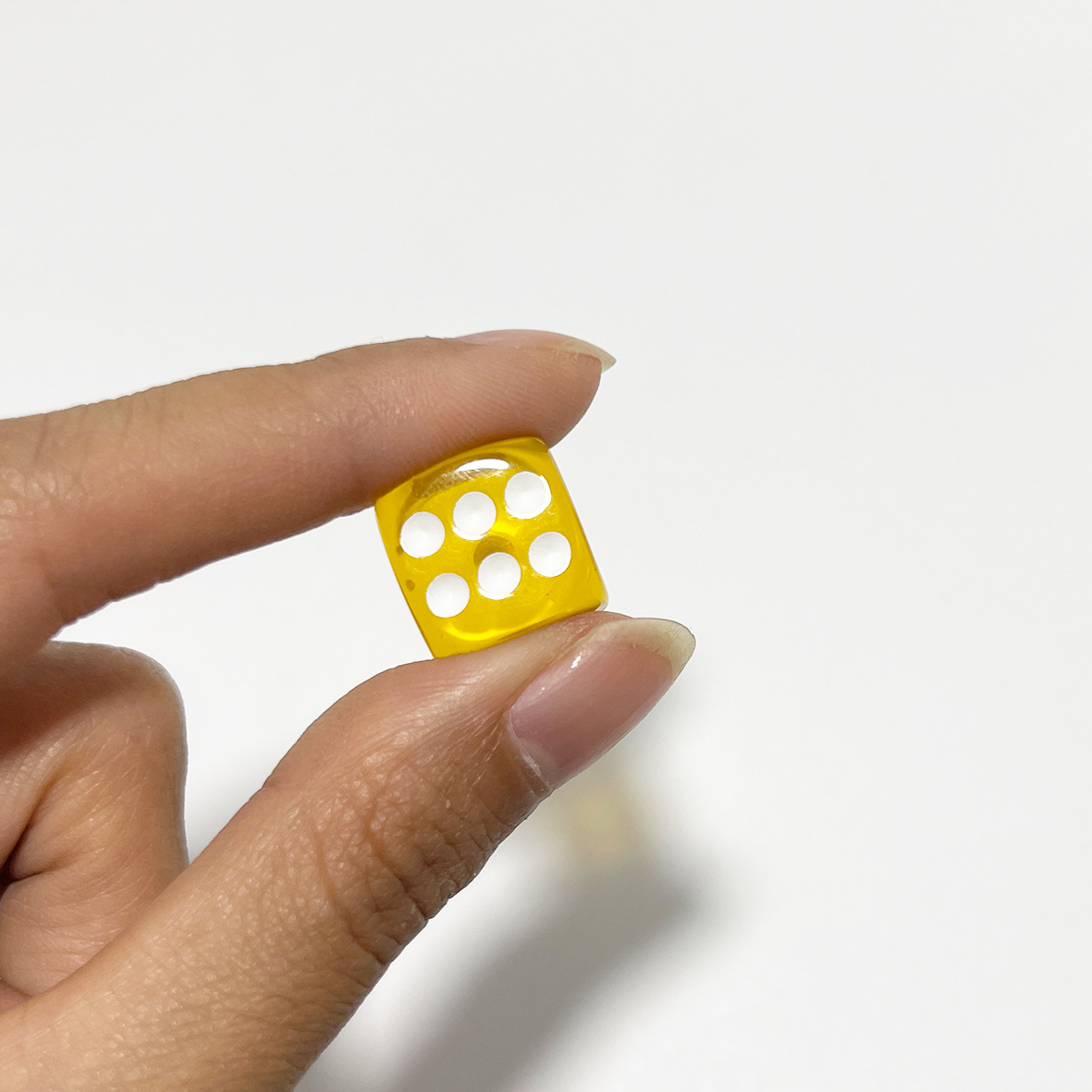 Picture of Yiwu Dege leisure and entertainment wholesale 14mm14mm 14 transparent crystal color dice color dice
